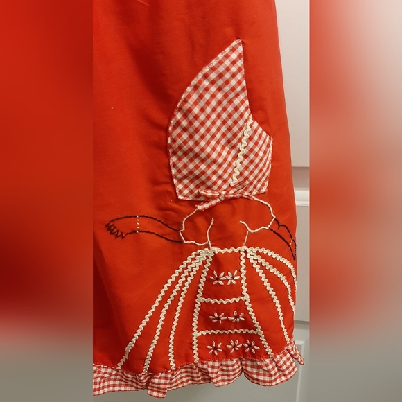 Vintage Red Handmade Apron Embroidered Ladies on Front Hats are Pockets - Picture 3 of 5